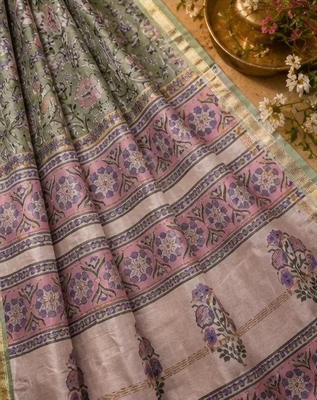 Olive Green and Mauve Pink Maheswari Silk Saree view 5