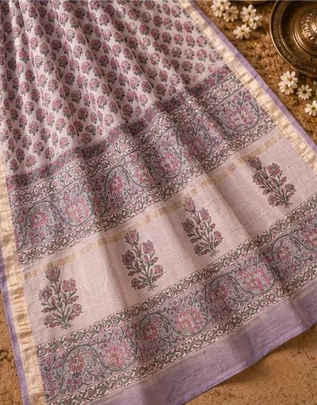 Elegant Off-White Maheswari Silk Saree with Mauve Floral Block Prints view 5